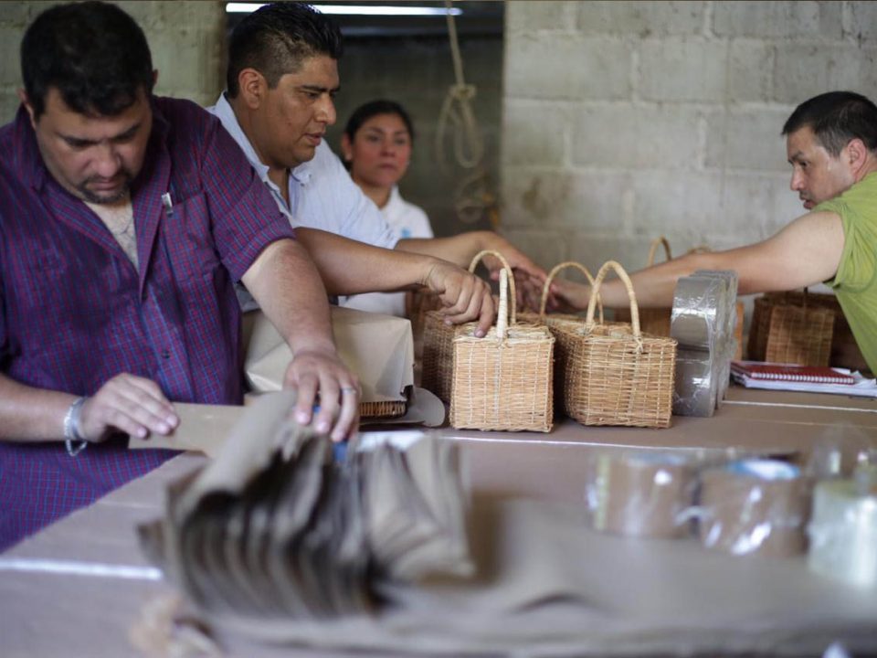 Promueve Gobierno de Tabasco presencia de artesanos a nivel nacional