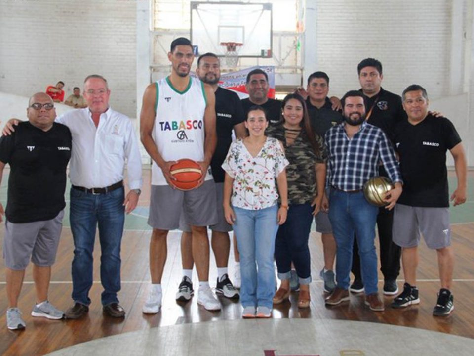 Se llevó acabo la clínica del basquetbolista Gustavo Ayón