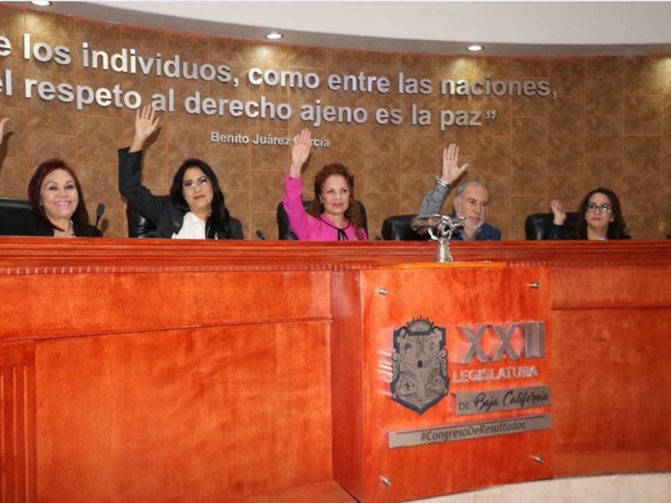 Renuncian al PAN seis diputados en Baja California