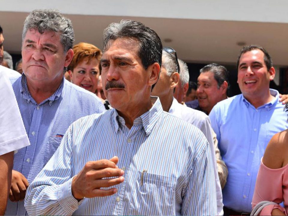 Ciudadanos no respetan sellos de suspensiones de obras: Hernández Cruz