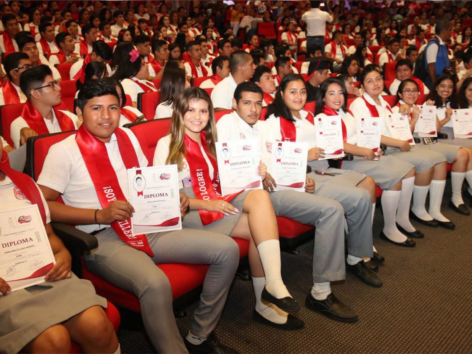 Celebra COBATAB graduación de 216 alumnos