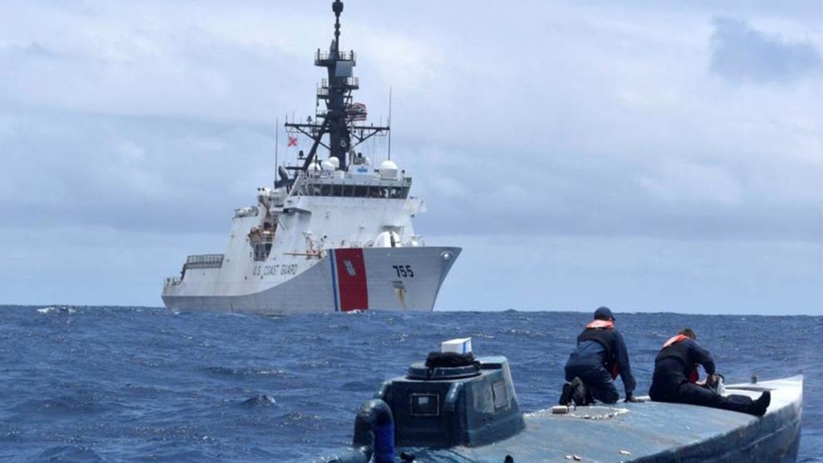 Guardacostas de EU realizan decomiso de submarino con drogas