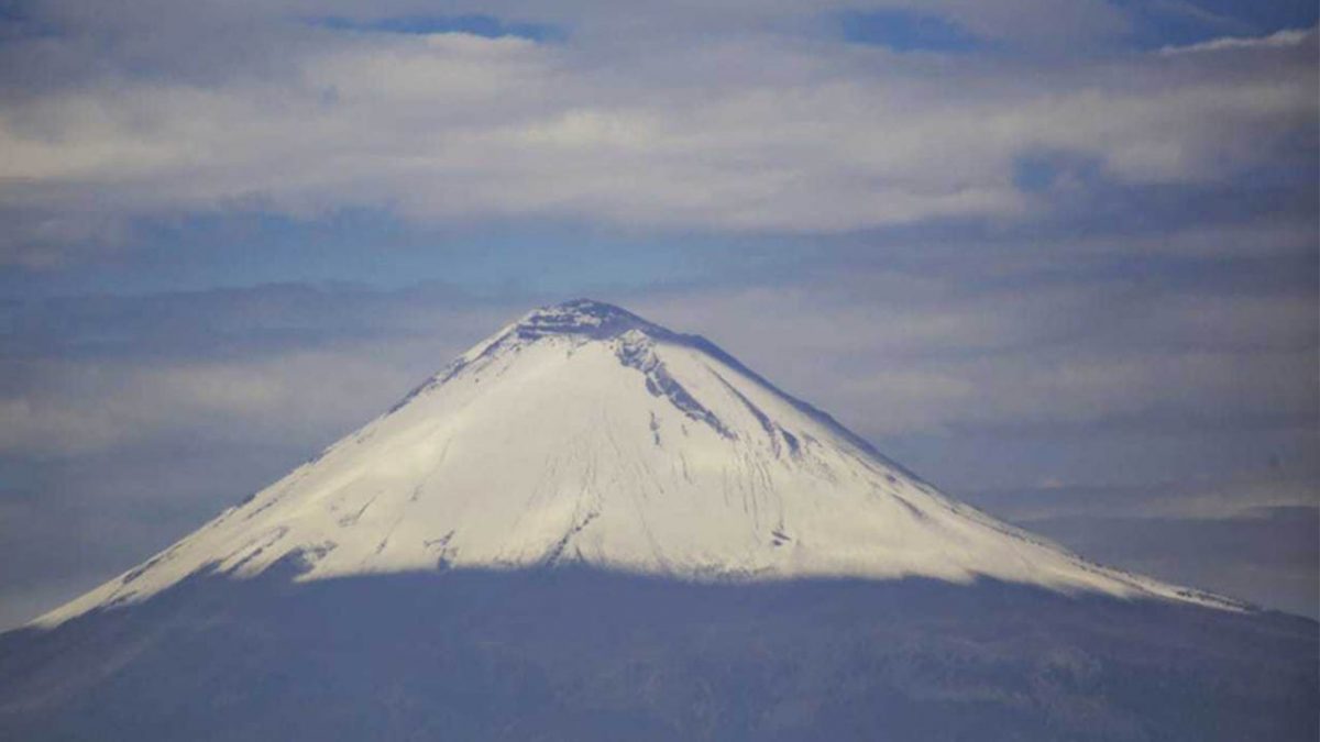 Emite Popocatépetl 157 exhalaciones