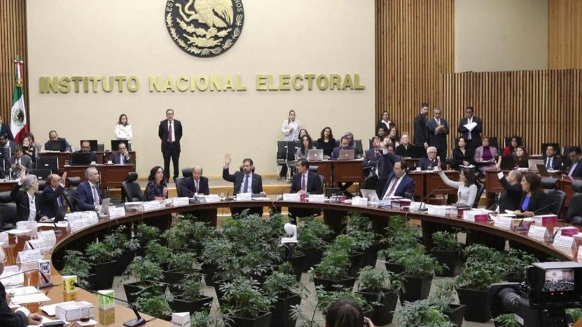 Aprueba INE erogación de cinco mil millones de pesos para partidos políticos