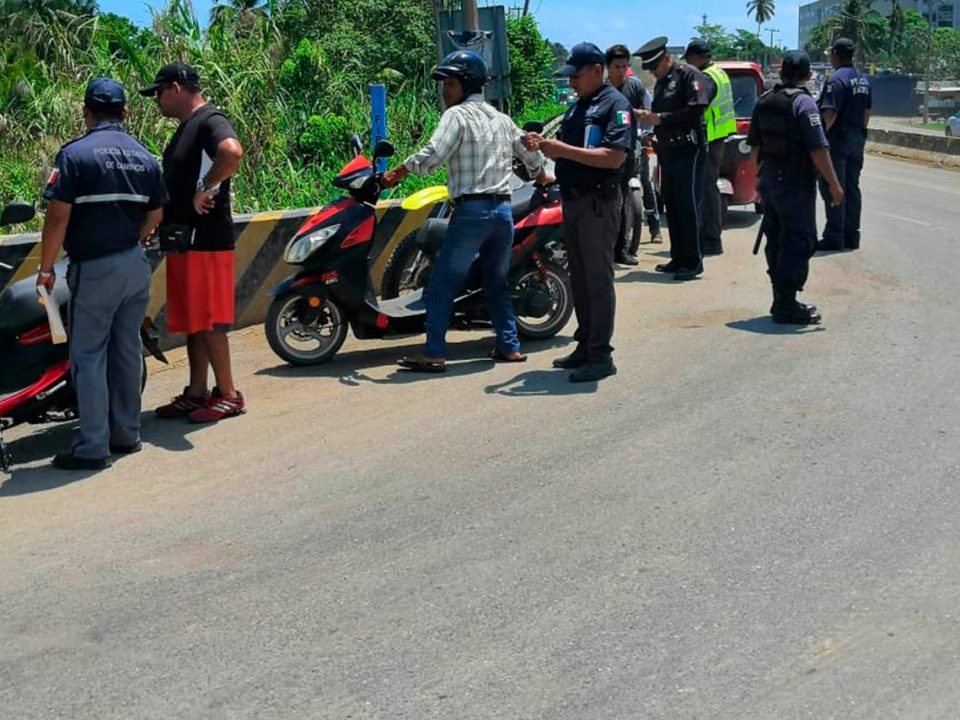 Inspeccionan SSPC y Policía Federal motocicletas en el municipio de Paraíso