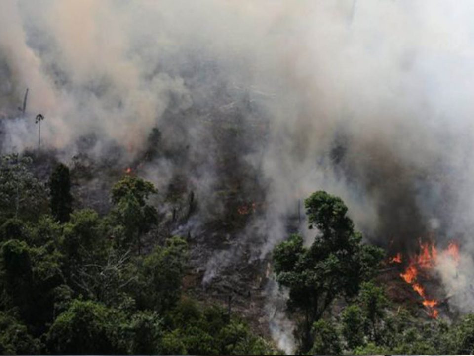 Decreta Perú estado de alerta por incendio en el Amazonas