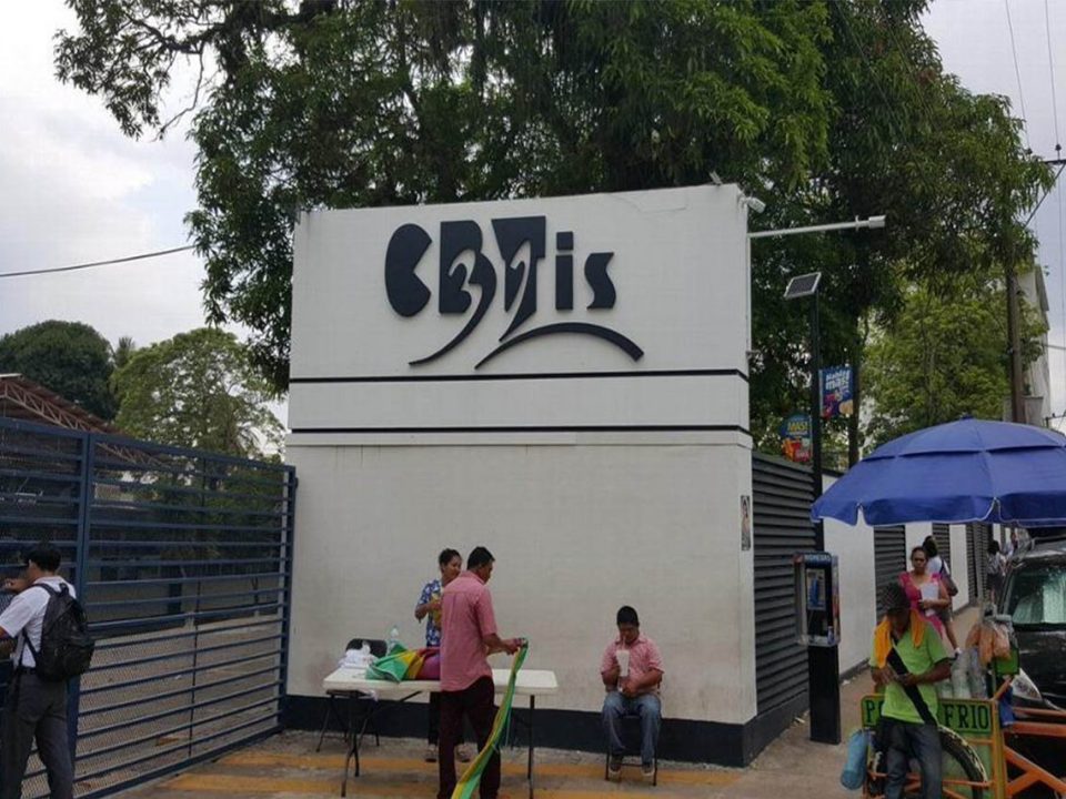 Cobran en CBTIS 32 hasta nueve mil pesos por espacio para jóvenes