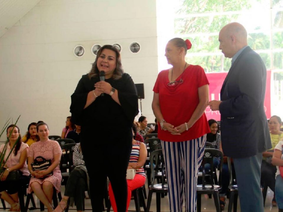 Realizan primer Congreso Mujeres Emprendiendo.