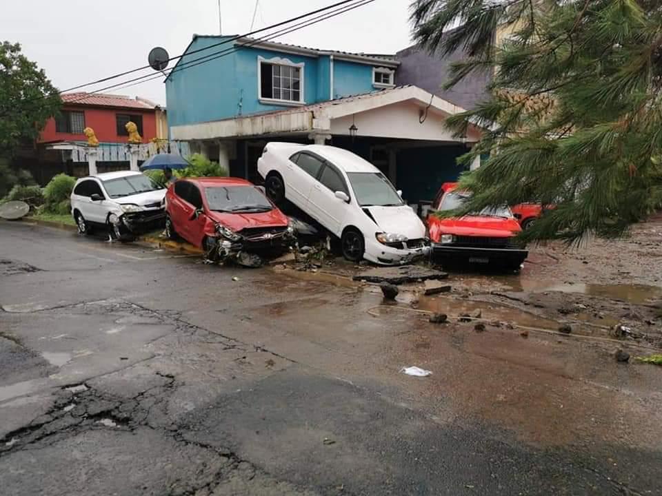 Tormenta tropical 'Amanda' deja nueve muertos e inundaciones en El