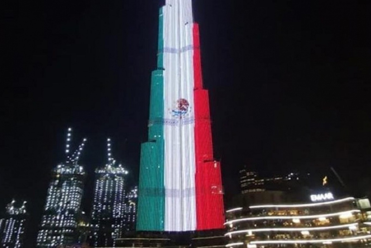 Edificio Burj Khalifa de Dubai se ilumina en honor a México - Corat
